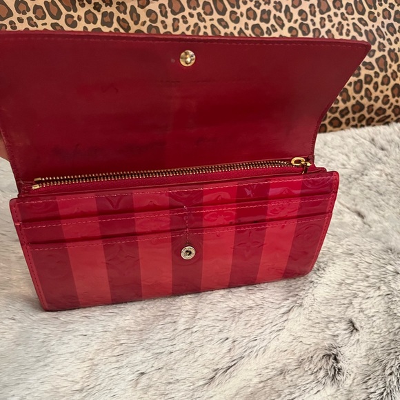 LOUIS VUITTON RED STRIPE VERNIS WALLET - Picture 3 of 10